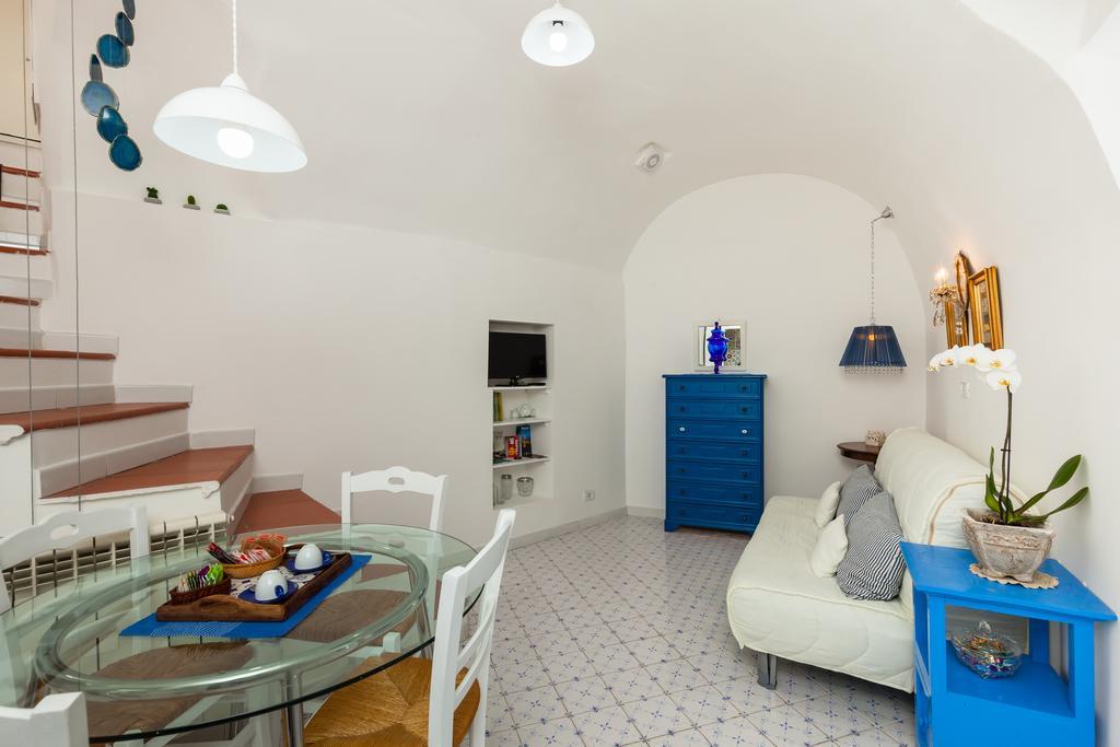 Casita Pedamentina - Bh 56